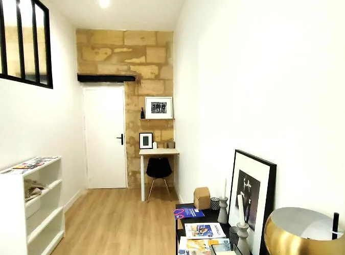 Modern Flat Historic Center Apartment